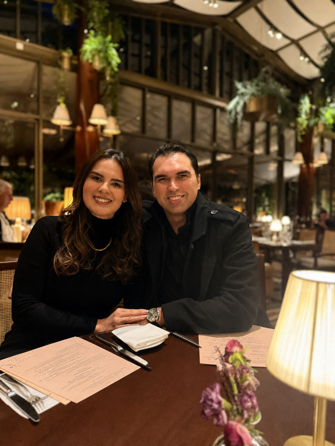 Marcos e Viviane à mesa