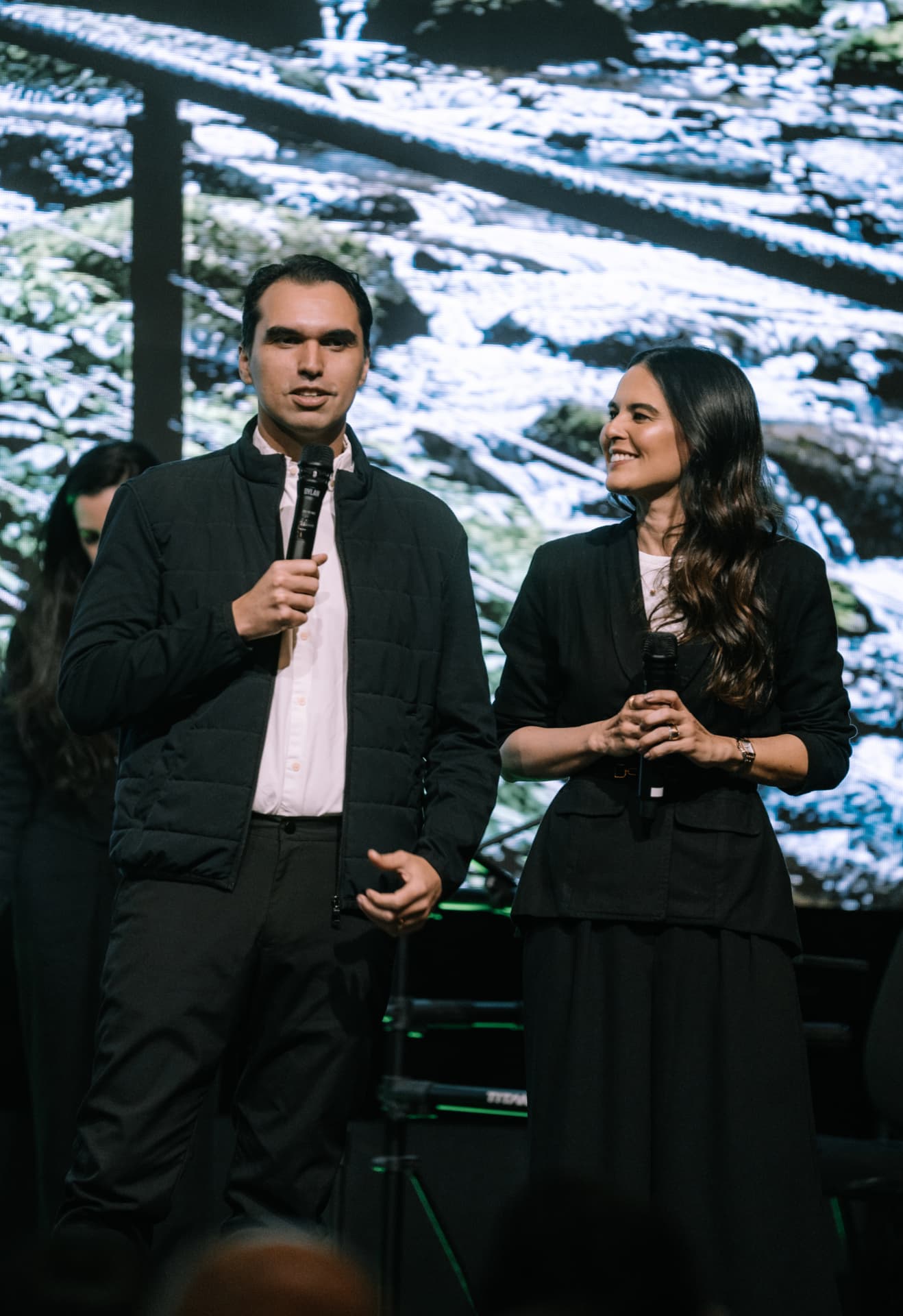 Marcos e Viviane Leal palestrando
